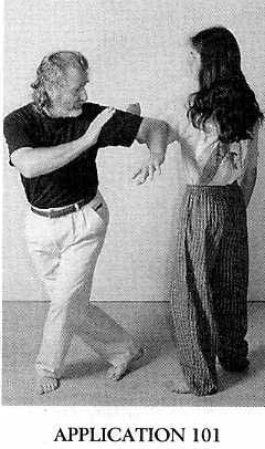 Xoay Người Và Bất Ngờ Đánh Bằng Cùi Chỏ (Turning the Body and Striking Suddenly with Elbow) — ảnh gốc trang 21