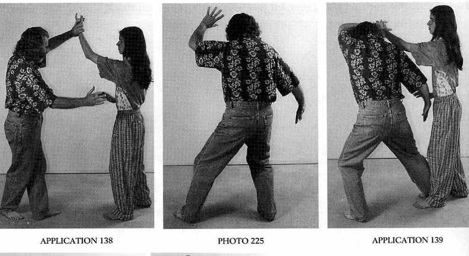 Đỡ Nắm Đấm Bằng Cách Xoay Cánh Tay (Blocking a Fist by Rotating the Arms) — (Hướng Đối Diện) — ảnh gốc trang 36