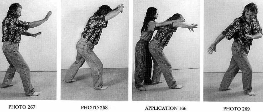 Thoát Khỏi Thế Ôm Eo (Releasing Oneself from a Waist Hold) — (Đối Diện) — ảnh gốc trang 47