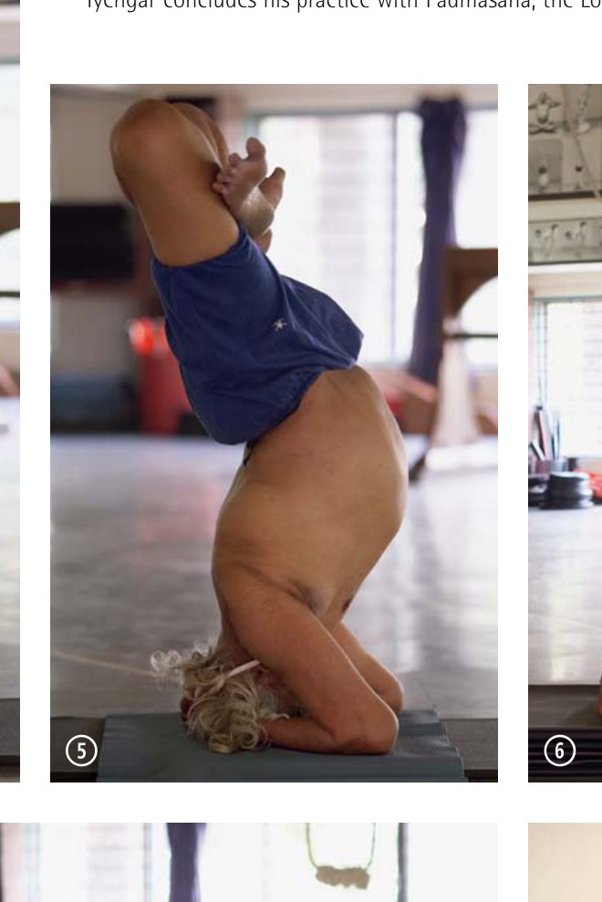 Urdhva Padmasana trong Sirsasana