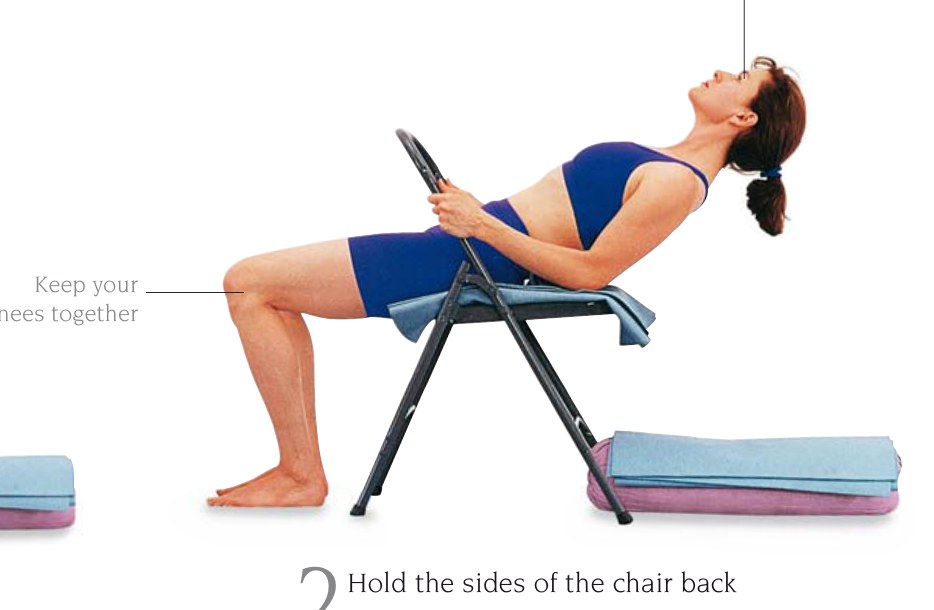 Viparita Dandasana — giữ hai gối sát nhau