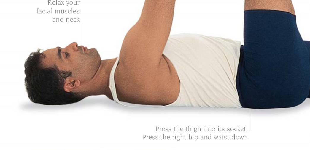 Supta Padangusthasana — tư thế nằm nắm ngón chân 4