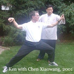 Ken Gullette cùng Trần Tiểu Vượng (Chen Xiaowang), 2001