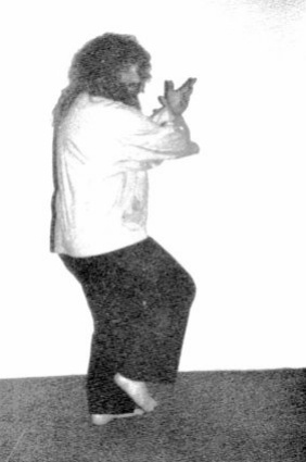 Phân Chân Phải (Đá Bằng Mu Bàn Chân Phải) (Separation of Right Leg (Right Instep Kick)) — hình 75, ảnh gốc trang 48