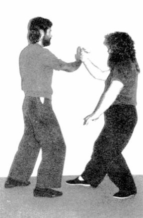 Đẩy Tay Đơn (Single Push-hands) — hình 147, ảnh gốc trang 79