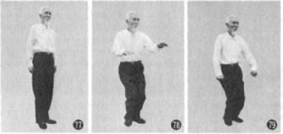 Tư thế mở đầu của bài liên hoàn Ngũ Hình: đứng thẳng, hai gót chân sát nhau