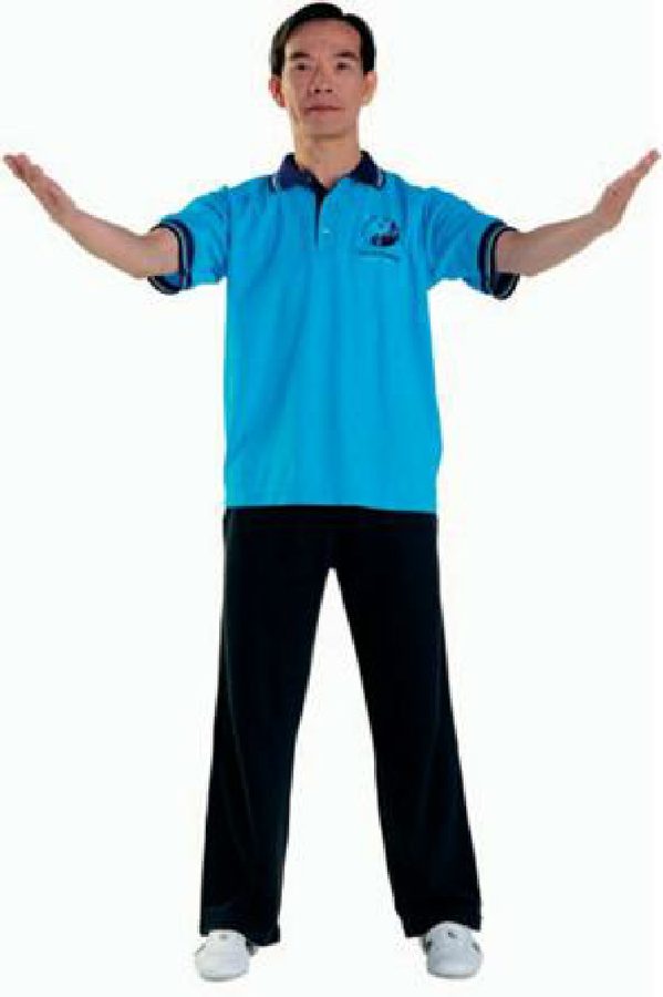 Động tác thu khí — đưa tay lên theo đường cong khỏi đầu