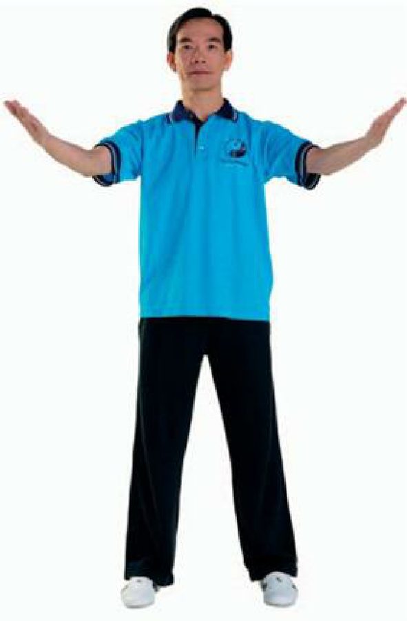 Động tác thu khí — đưa tay lên theo đường cong khỏi đầu