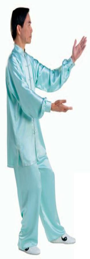 Xoay người sang trái rồi sang phải, tay phải hạ xuống theo đường cong, tay trái đưa lên