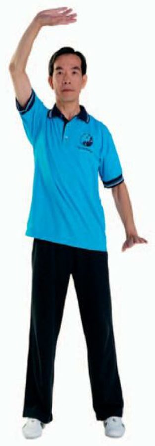 Động tác Thiên Địa: hai tay kéo giãn lên và xuống