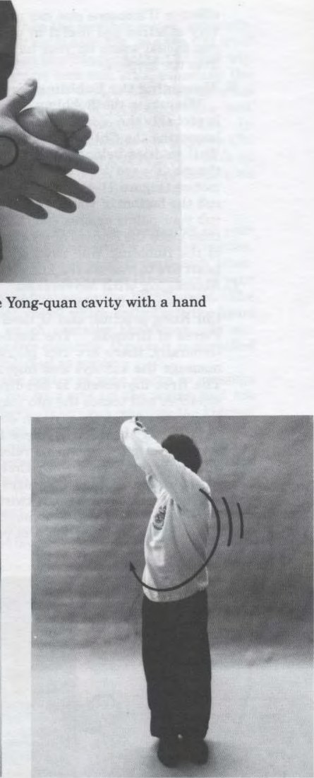 Vặn người sang bên để xoa bóp thận